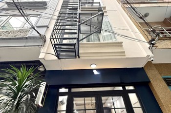Bán Khách San Cao Cấp Ngay Trung Tâm Quận 1, 5 Tầng, Dòng Tiền 200 Triệu/thang