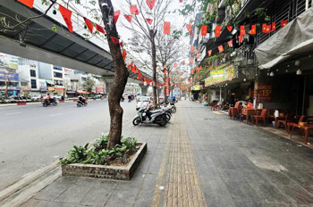 Tầng 1 Siêu Hiếm Có Sân Riêng, Dtsd Lên Đến 60M2 Tại Phố Minh Khai. Giá 4,5 Tỷ