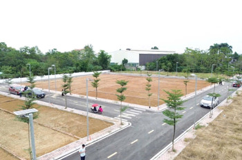 Bán 100M2 Đất Vị Trí Lõi Trung Tâm Thành Phố , Sát Cổng Đhgq Hà Nội , Bám Trục Chính Kinh Doanh,