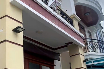 Cho Thuê Villa Hùng Vương P9 Đà Lạt - 5Pn, Full Nội Thất, Hẻm Ô Tô - 20 Triệu/tháng