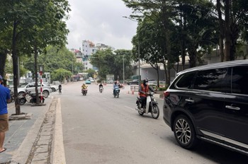 Bán Toà Apartment Mặt Phố Đội Cấn - Linh Lang - 9 Tầng Tm - Dt 180Tr/th - 61 Tỷ