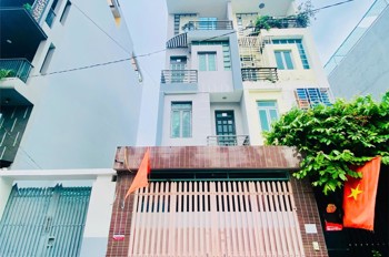 Ngay Dương Quảng Hàm, Hẻm Nhựa 8M Thông, Nhà 4 Tầng 5 Phòng, Gấp Bán Hạ 2,7 Tỷ