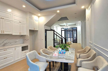Bán Nhà Đẹp Thạch Bàn – Ngõ Ô Tô – Nội Thất Sang Xịn Giá Nhỉnh 10 Tỷ