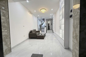 Hiếm !!! Nhà Mới Đẹp Ở Ngay-Thang Máy Nhập Khẩu -Ngõ Thông Thoáng Ba Gác Tránh-Ba Bước Chân Ra