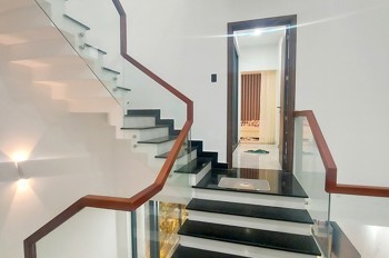 ► Mt Đường 5.5M Nhánh Lý Tự Trọng, 81M2, 2 Mặt Thoáng, 3.5 Tầng Đúc Mới Đẹp, 8.X Tỷ