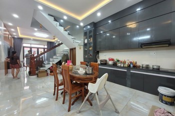 Bán Nhà Mặt Phố Đường Số 13, Long Bình, Thủ Đức, Tp Hcm. Dt 105M2, 4 Tầng. Giá 7,5 Tỷ
