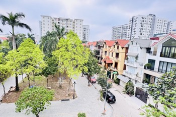 Bán Biệt Thự Sài Đồng 160M2, 4 Tầng, 3 Mặt Đường, Ở Sướng, Nhỉnh 40 Tỷ