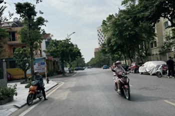 Bán Biệt Thự Việt Hưng 200M2- 3 Tầng Thô- Mặt Tiền 10M- 75 Tỷ