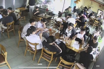 Sang Nhượng Quán Cafe Vị Trí Vàng Sát Đại Học Công Nghiệp , Gò Vấp