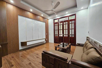 7 Tỷ Có Ngay Nhà 5 Tầng, Ô Tô Đỗ Cổng, Gần Hồ Điều Hòa Trung Tâm Thạch Bàn - Cổ Linh