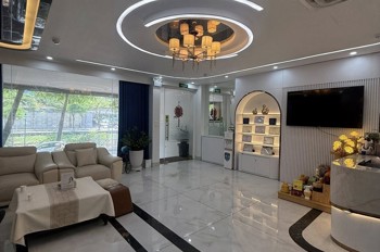 Tòa Văn Phòng Mặt Phố Quan Hoa Dt 150M² - Mt 7M - 9 Tầng Thang Máy - Kinh Doanh Sầm Uất