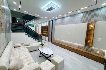Siêu Phẩm Phố Khúc Thừa Dụ, Nhà Cách Mặt Đường Chỉ 30M