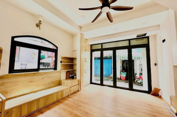Bán Nhà Mặt Tiền Kinh Doanh Q4 Ngang 4 X 10 Xây Mới Đúc Bê Tông Có 5 Đ