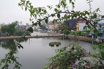 Bán Nhà Bát Khối, Long Biên 100M2- 3 Tầng- Mặt Hồ, Ô Tô Tránh-22.X Tỷ