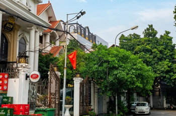 Bán Đất Việt Hưng 330M2- Mt 12M- Xây Tòa Vp, Biệt Thự, Vị Trí Vip- 7X Tỷ