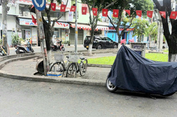 Bán Nhà Mặt Tiền Kinh Doanh Cạnh Q1 Ngang 4 Dài 10 Đúc 5 Tấm Dòng Tiền Thuê 30 Triệu