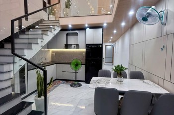 ► Nhà Kiệt Rộng Thẳng Thông Sát Trần Cao Vân, 92M2, Ngang 5.4M, 2 Tầng 4Pn, Ở Ngay