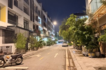 Bán Nhà Việt Hưng 150M2- 5 Tầng Mặt Phố, Vỉa Hè Rộng- 3 Thoáng- 3X Tỷ