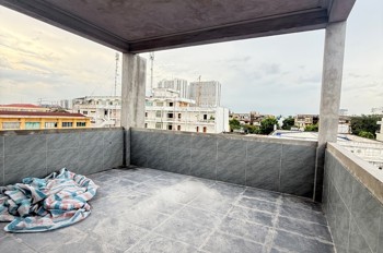 Nhà Xây Mới Độc Lập, Sân Cổng 4 Tầng - Mặt Đường Đà Nẵng