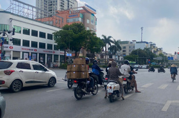 Cho Thuê Nhà Mặt Phố Huế 200M X 3T