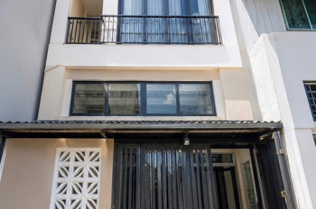 Sát Vòng Xoay Lê Đại Hành - Hxh - Ngang 4.4M - 5 Tầng Btct Đúc - 50M²