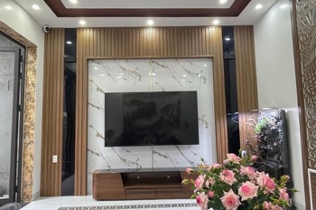 Bán Nhà Độc Lập Sân Cổng Riêng - Gần Phố Đi Bộ Thế Lữ
