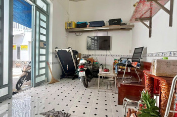 Bán Nhà Hxh 6M Hòa Bình - Gần Lạc Long Quân, 5,5X19m - Cấp 4 - Tiện Xây, 1 Đời Chủ, 10,5 Tỷ