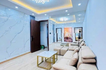 Tập Thể Ngân Hàng Chùa Bộc . Còn Mới 70% . Không Nằm Trong Việc Qh. Giá 3.3 Tỷ Sở Hữu Tầng 3 . Sổ