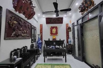 Bán Nhà Giáp Bát, Hn, Dt 32 M2, 5 Tầng, Giá Bán 8.8 Tỷ Mô Tả: Nhà Gần Bến Xe Giáp Bát Giao Thông