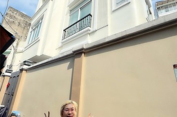 Chính Chủ Chưa Qua Đầu Tư - Mặt Tiền Hẻm Xe Hơi Đường Thủ Khoa Huân - Ngay Chợ Bến Thành Quận 1