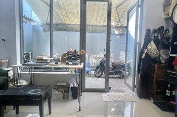 Bán Nhà Ngang 6.5 M X 8.9 M Hẻm Rộng Có 4 Đ Trung Tâm Q4