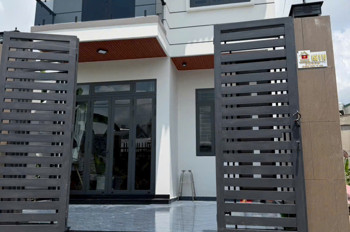 Giảm Giá Còn 5.9 Tỷ – Nhà Đẹp Mái Ngói, Full Nội Thất, Xe Hơi Trong Nhà